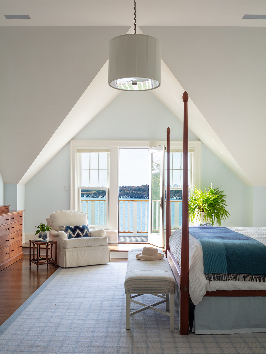 Coastal primary bedroom. Post bed