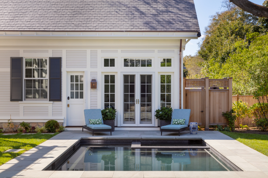 poolside chaise lounge chairs