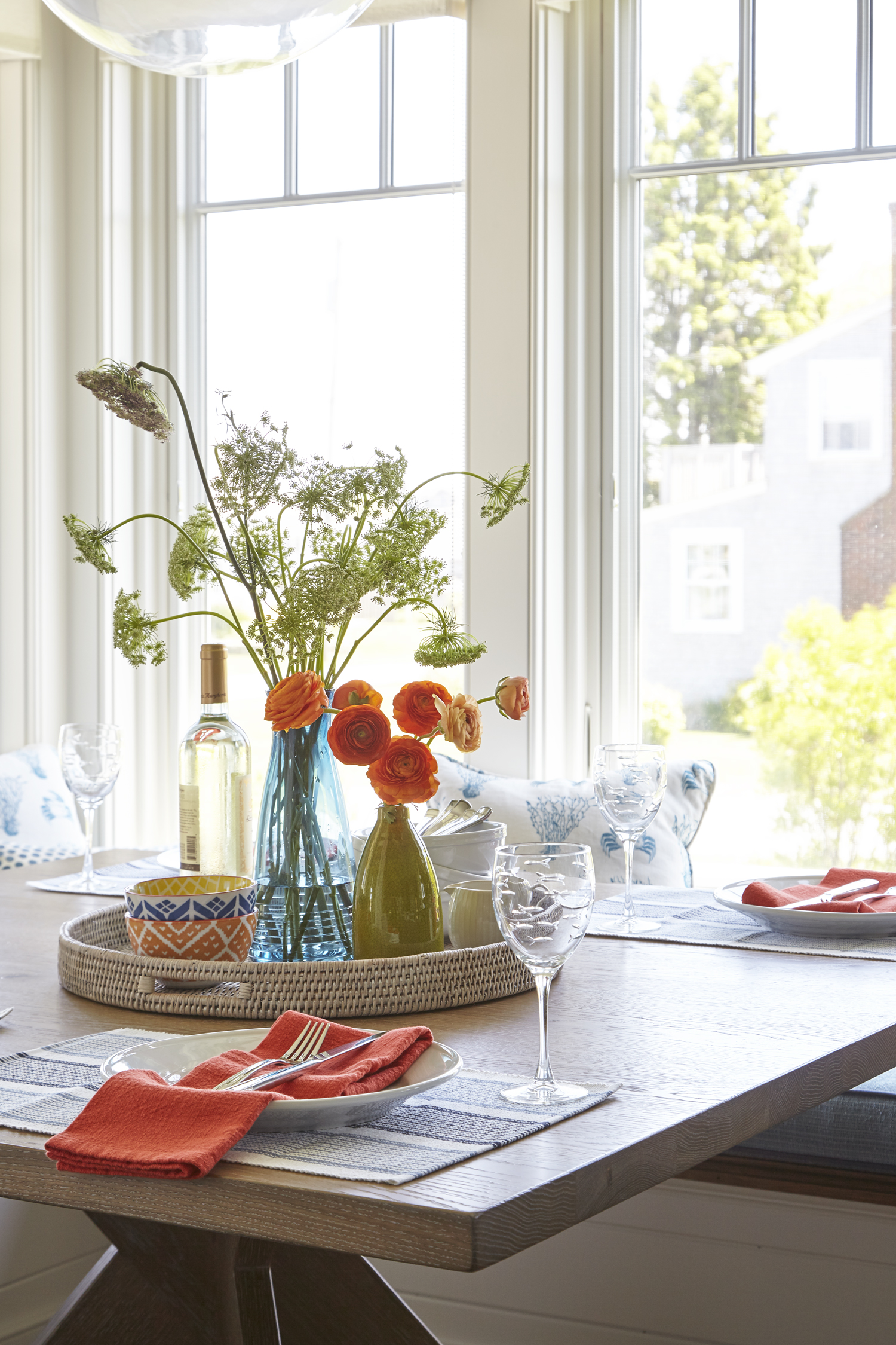 breakfast nook with banquette seating