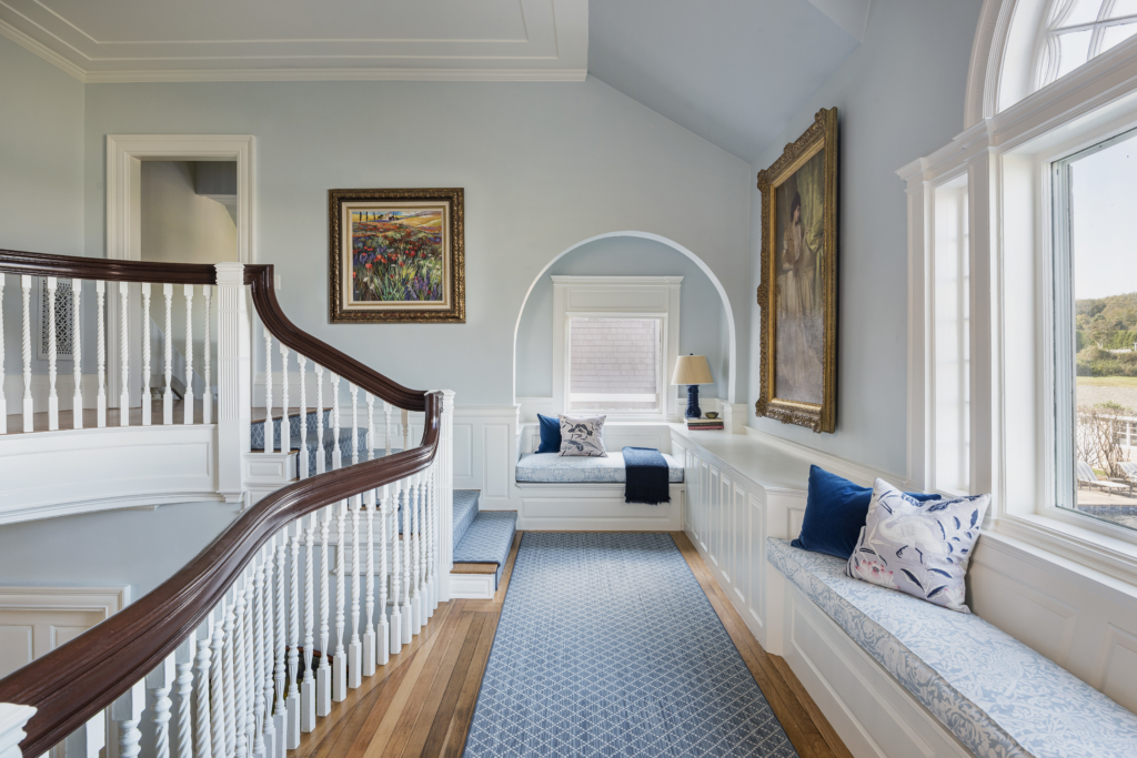 stairway landing with window seats