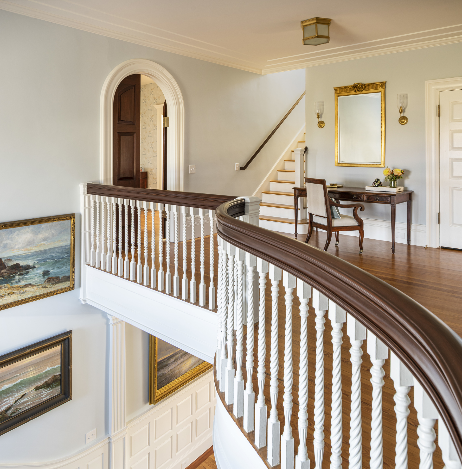 Second level banister with arched doorway