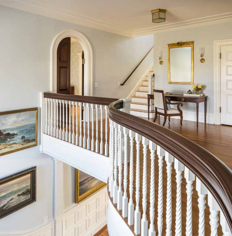 Second level banister with arched doorway