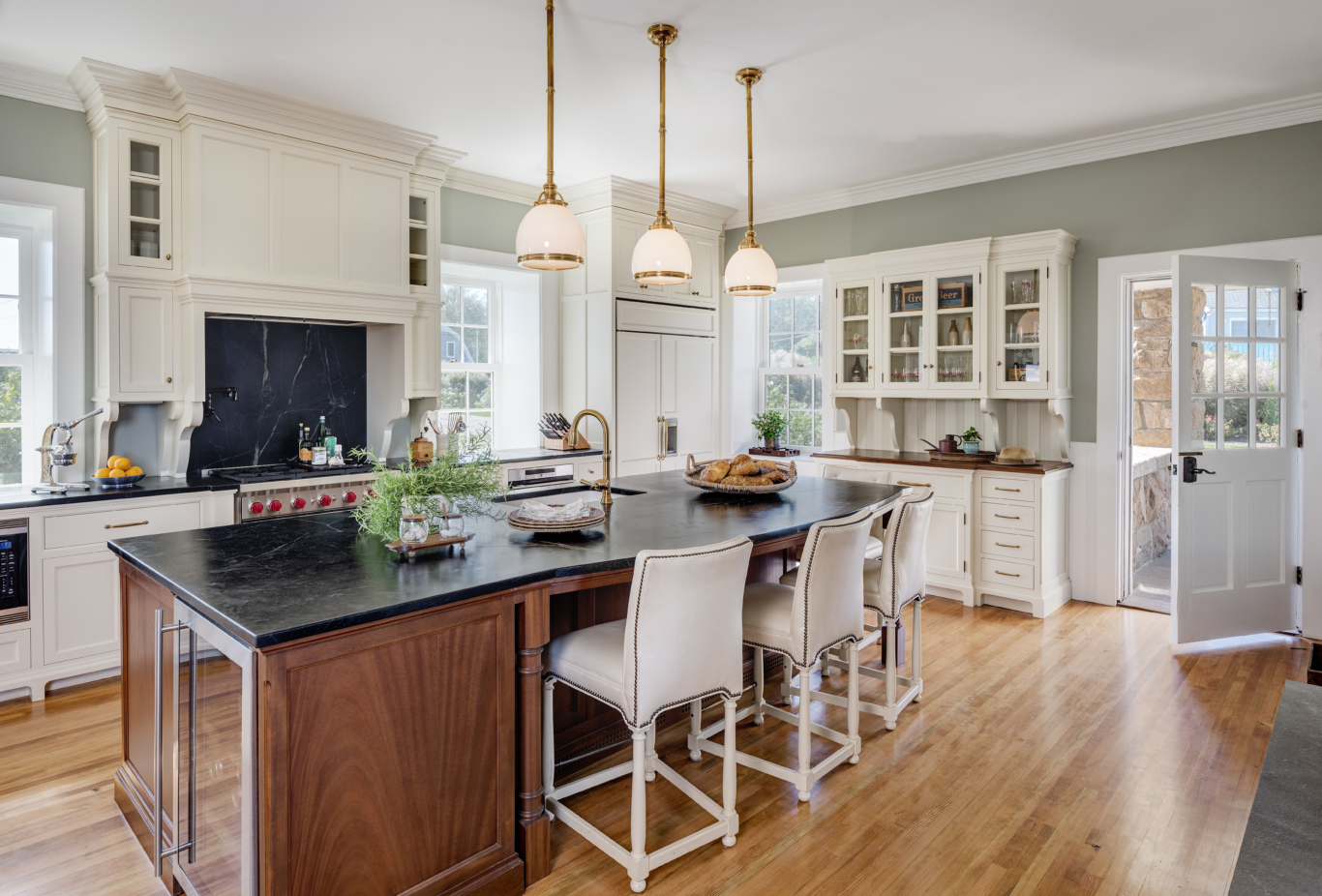 Newton Interior 30 Taste Design Inc.