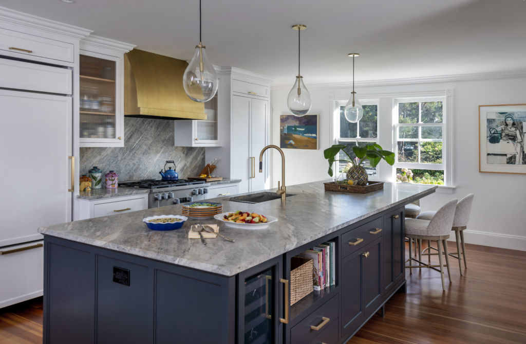 A large kitchen island in Farrow and Ball Railings paint